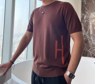 P290 型号D-6050#，爱马家 2025春夏最新H提花徽标男士圆领短袖针织衫，精选针织棉质面料制成， 80支超柔长绒棉，16针密致针法，纹理清晰，紧密不易