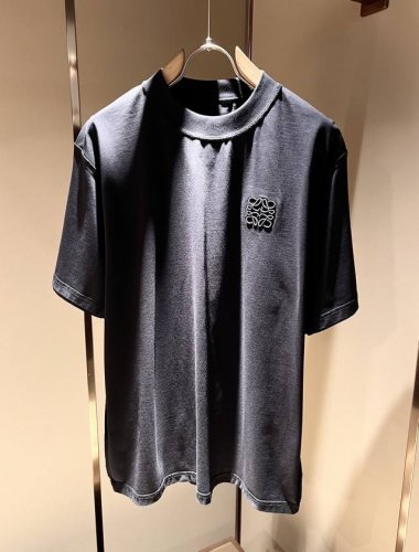 loe*We罗*威 2025春夏新款男女同款短袖T恤，意大利原厂订单渠道，极具个性高级风，标志Logo图案刺绣工艺设计！情侣款纯棉短袖T恤！！最新时尚潮流人气产