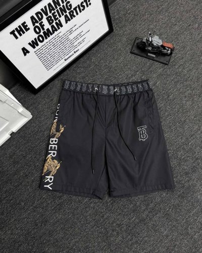 Burberry巴宝莉战马经典休闲沙滩短裤 图片由手机像素拍摄 任何ps Bbr经典格纹速干五分裤 男女同款 面料为客供聚酯纤维材质 耐脏抗皱 最适合夏天出去游