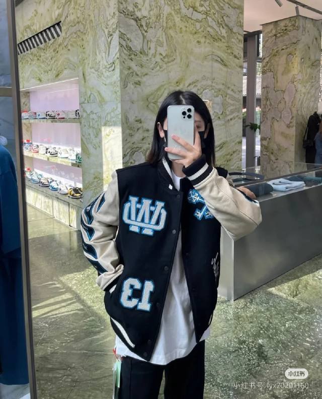模特图！ 供290 Off White Ow走秀款棒球服外套夹克 订购原版开模 历时一个月终于出货了，简直太爱了 上身真的超级帅。抖音某博主讲今年Lv新出的会成