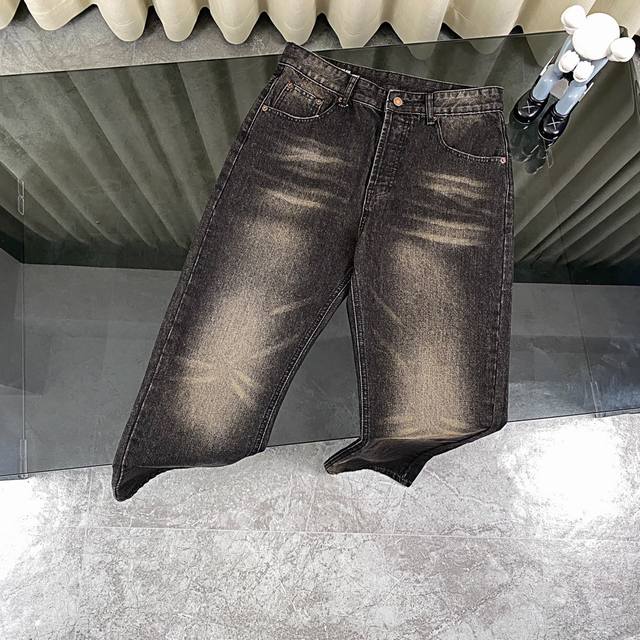 160 新款春季 上新 Celine 赛琳 24Fw ｜简约经典素色水洗直筒牛仔裤- 定织13.5安斜纹牛仔面料，优先在特定区域进行手工擦制，以达到自然的皱纹效
