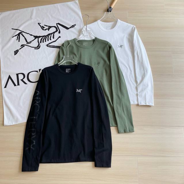 模特图140 25年早春款Arc‘Teryx 始祖鸟经典刺绣Logo专柜同款三色春秋经典新款男女早春棉质长袖T恤打底衫 秋季新款，专柜同步在售！面料柔软细腻光滑
