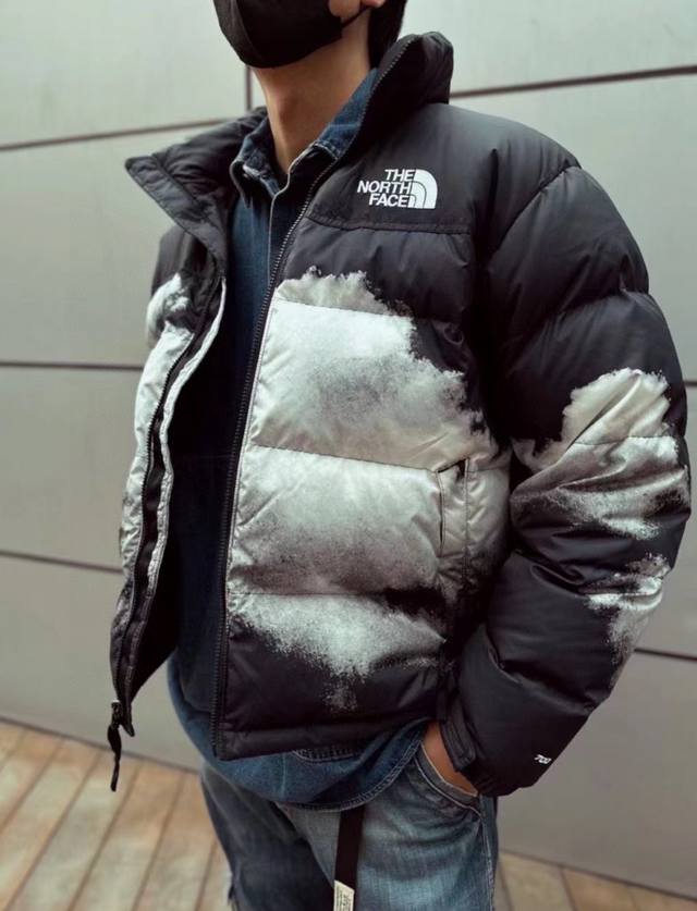 咨询图420 The North Face北面Tnf30周年特别款 1992袖章徽章袖标限定款云朵扎染印花羽绒服外套
