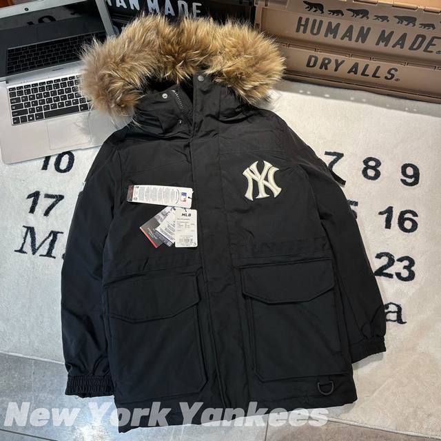 390 -Mlb 洋基队 Ny 基础徽标 大口袋 工装 大毛领 派克 羽绒服 男女同款 情侣款 顶级版本 -面料：四色全部为定织定染原版完全一比一涤纶面料，经过