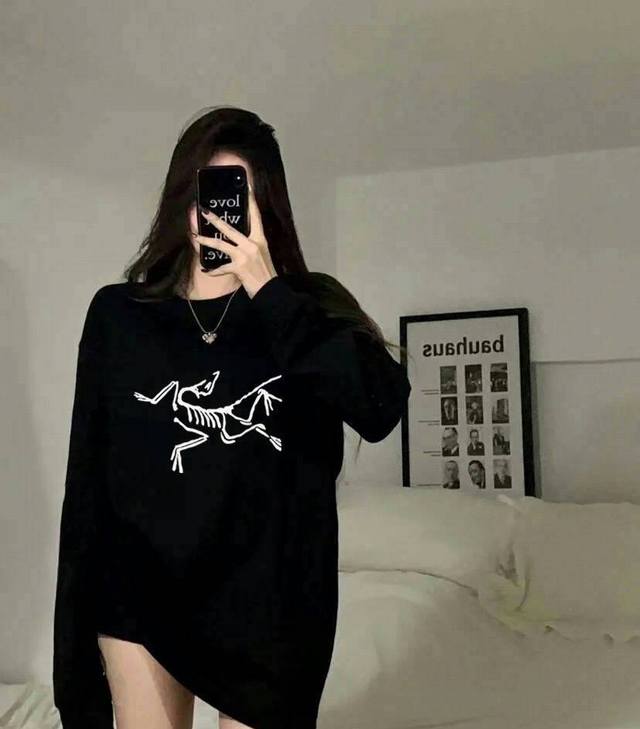 模特图140 品质推荐Arc'teryx 始祖鸟双色透气纯棉高定黑白常青印花长袖T恤男女情侣款打底衫 胸口大Logo印花 配合着后背字母小标印花 简约大气不挑年