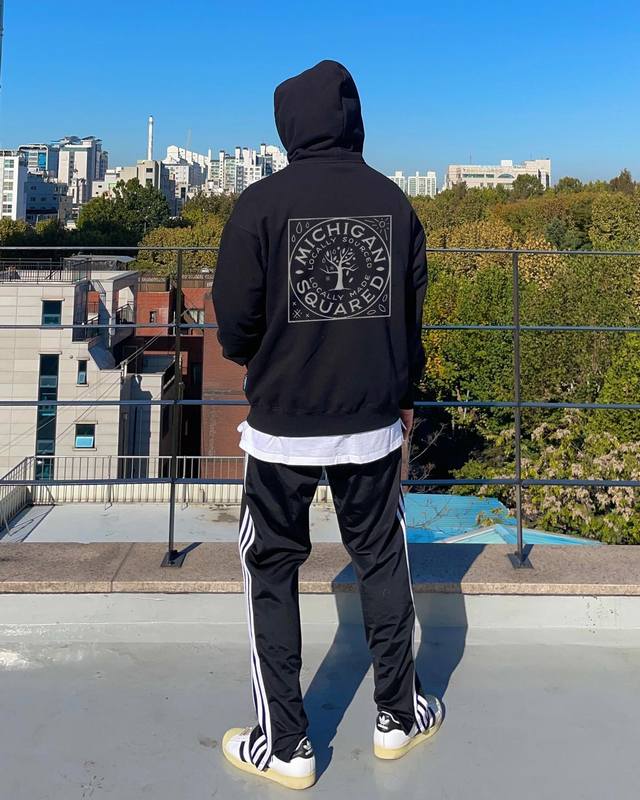 120 The North Face Ss23 品牌Logo环保树林印 花毛圈连帽卫衣 男女同款 采用380克水柔棉 质量天花板 摸到手就知道值 衣服采用落肩袖