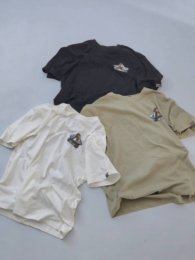 120 Palace Oakley联名三角Logo短袖 230G双纱全棉面料 定染同色螺纹 丝网印花 定做原版辅料 成衣水洗工艺手感舒适 不用在意缩水问题 颜色