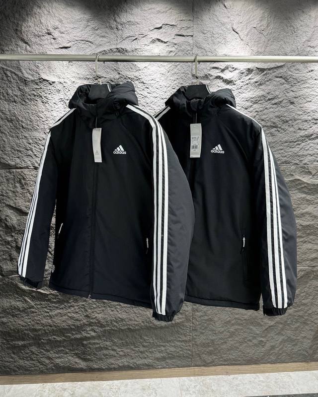 180 Adidas阿迪织带加厚棉服 淘宝主推 情侣款 阿迪达斯Adidas棉服 内里加厚 并添加了石墨烯黑金发热面料 冬天必备 胸口德国原浆印花 质感十足 衣