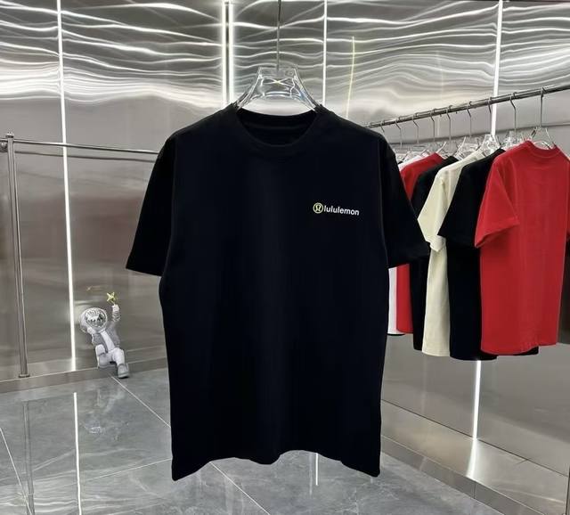90 全套原包装Lululemon夏季新款黑白搭配简约百搭Tee 经典时尚款，客供精梳纯棉面料，舒适透气！全套包装 精致饱满，定织螺纹领口，领里压条，做工细节都