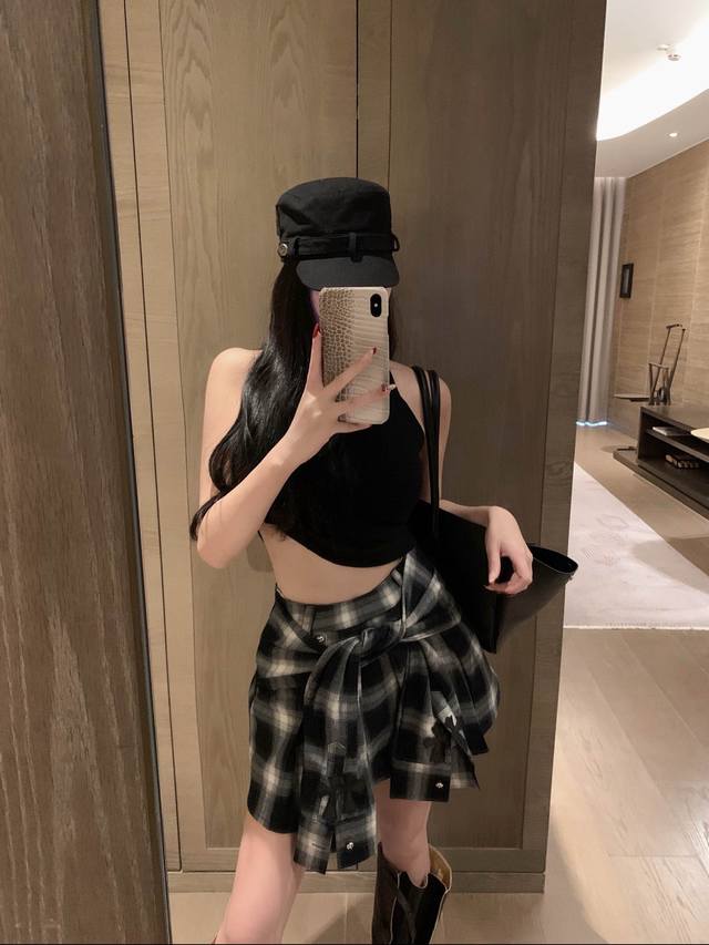 190 Chrome Hearts 克罗心Ch十字架皮标定制纽扣定制拉链格子袖子半裙 款号：25672702648 颜色：图片色 尺码：Sml S码80-95斤