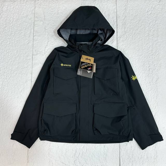 470 Stussy 24Ss Gore-Tex M65 Jacket联名全压胶硬壳冲锋衣 男女款防水滑雪服！帽子可收纳 日本购入，超级轻薄，出去滑雪多带一套衣