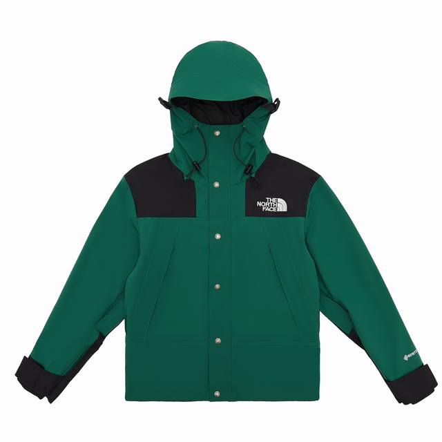 230 The North Face 北面Tnf 经典1990冲锋衣 墨绿色 高端版本 1、面料：采用戈尔公司2L双层Gore-Tex面料，面料表层做超高强度防