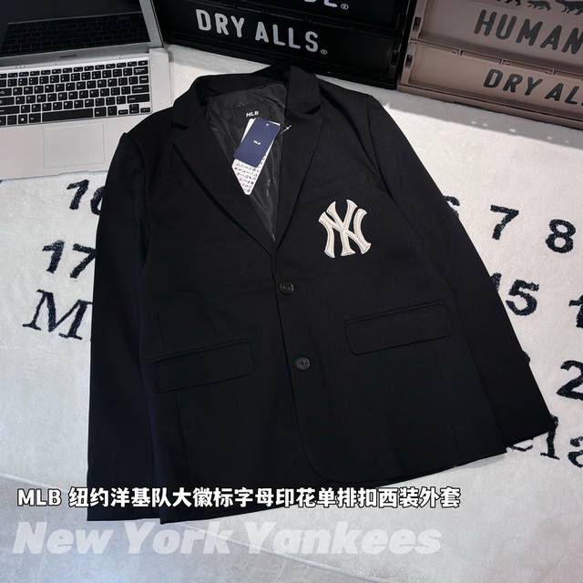 210 -Mlb Fw23 纽约洋基队 大徽标字母印花单排扣西装外套 周雨彤 李宇春 许佳琪 同款 情侣款 -面料：原版一比一定织定染，同密度克重，含羊毛成分涤