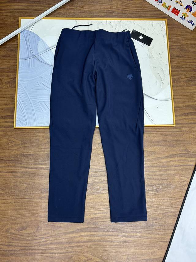 实拍细节图200，迪桑特加绒长裤Descente 迪桑特 原单品质冬季新品 Dualis系列 都市休闲两色男士梭织运动加绒长裤新款 舒适体验翻倍！ 这款梭织加绒