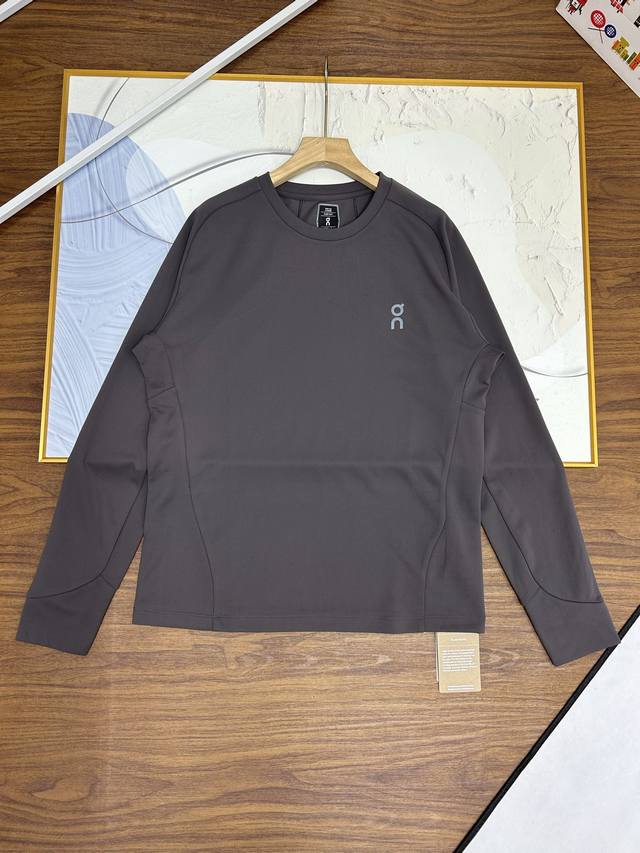实拍细节160，昂跑2025春季新款打底衫四色齐发，高品质面料和独特设计绝对不会让你失望昂跑男款多功能速干运动健身长袖，采用Drytec科技面料，轻量透气速干，