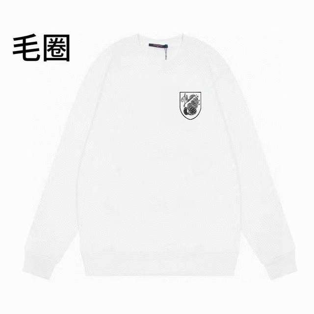 110 高品质Lv24Ss明星同款新款印花毛圈圆领卫衣情侣宽松秋季卫衣 肩膀缝合处后领处都采用双缝走线经久耐穿，后领口处采用纯棉拉条提升了后颈接触的舒适度，袖口