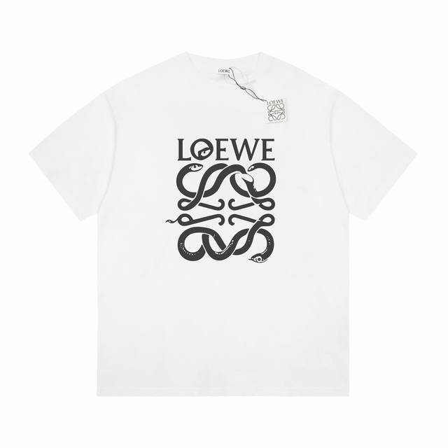 90 高品质罗意威25Ss年印花短袖！胸前品牌字母Logo大牌感十足！高端大气完美演绎，经典圆领不挑人版型上身巨显瘦 面料采用230克纯棉面料，保证舒适性同时透