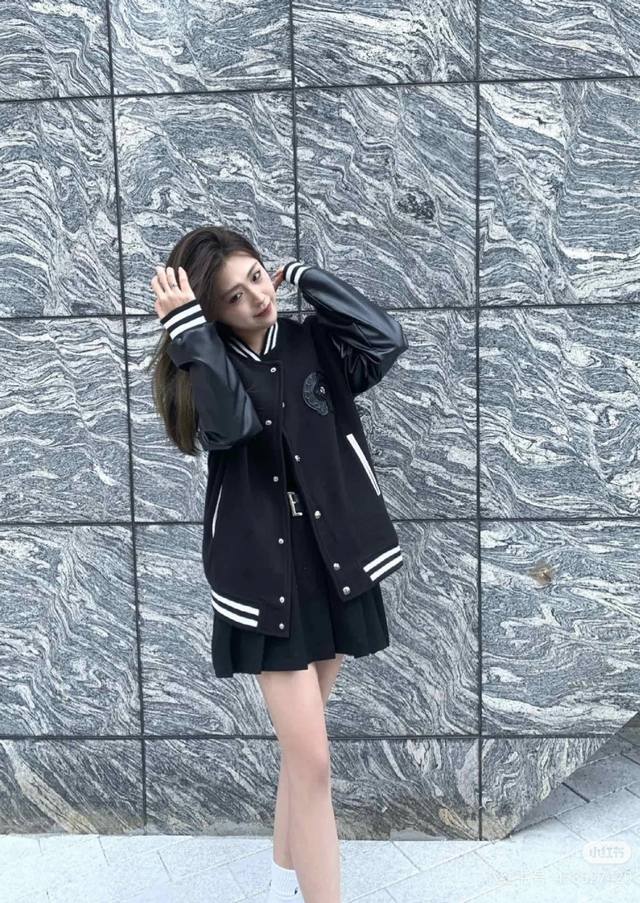 模特图！ 供280 Chrome Hearts克罗心 Ch走秀款棒球服外套夹克 订购原版开模 历时一个月终于出货了，简直太爱了 上身真的超级帅。抖音某博主讲今年