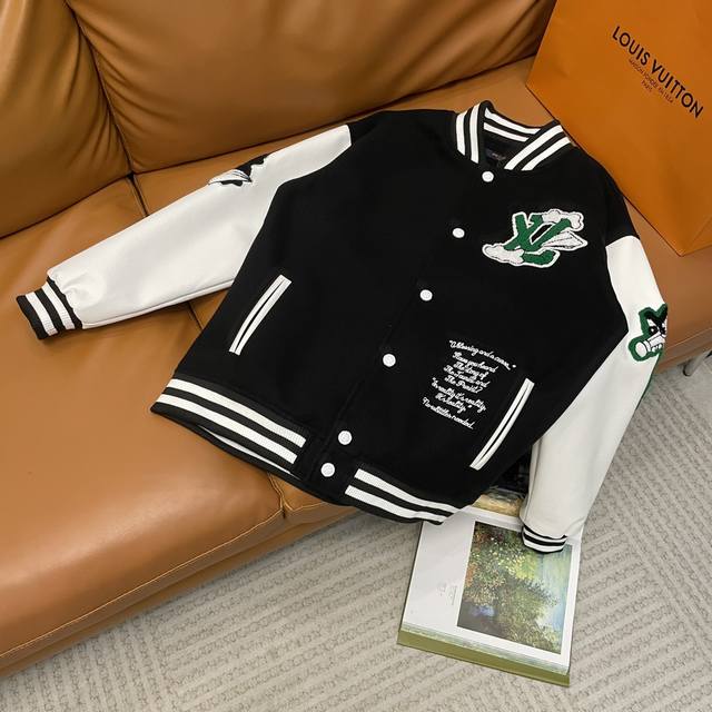 供280 Louis Vuitton路易威登Ss走秀款棒球服外套夹克 订购原版开模 历时一个月终于出货了，简直太爱了 上身真的超级帅。抖音某博主讲今年Lv新出的