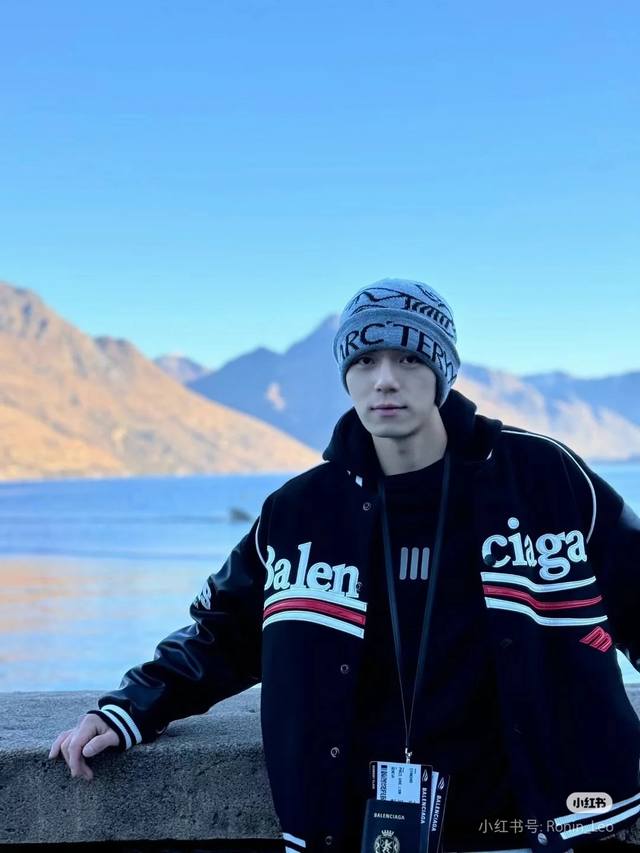 供280 Balenciaga巴黎世家Blcg走秀款棒球服外套夹克 订购原版开模 历时一个月终于出货了，简直太爱了 上身真的超级帅。抖音某博主讲今年Lv新出的会