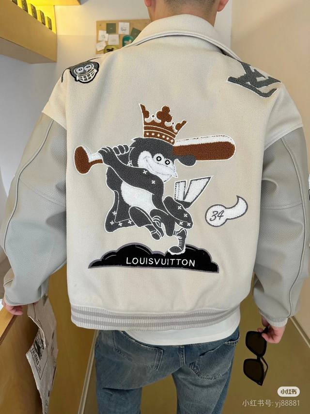 模特图！ 供280 Louis Vuitton路易威登Ss走秀款棒球服外套夹克 订购原版开模 历时一个月终于出货了，简直太爱了 上身真的超级帅。抖音某博主讲今年