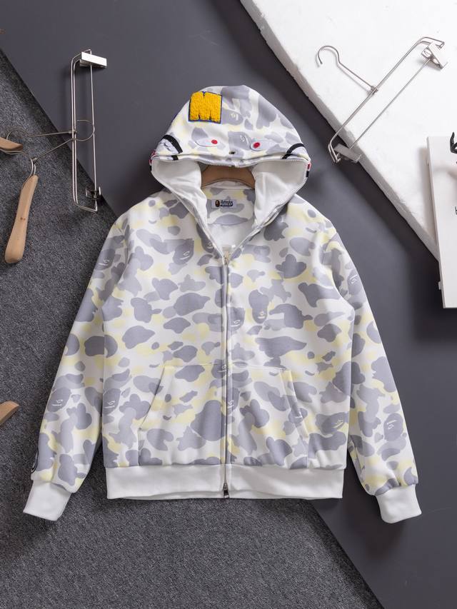 210 开春超炸出货 Bape Shark 双帽系列连帽拉链卫衣外套！ Color：白夜光限定鲨鱼 Size：M～Xl 纯原单！主标 金标 为最新！Zp袖标设计