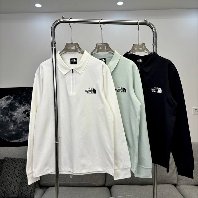 130 背面 The North Face翻领长袖卫衣 450G重磅面料 柔软舒适 超级百搭 赶紧入手，整件衣服设计满是心机，纯色小翻领 超级耐看 真的很出彩！