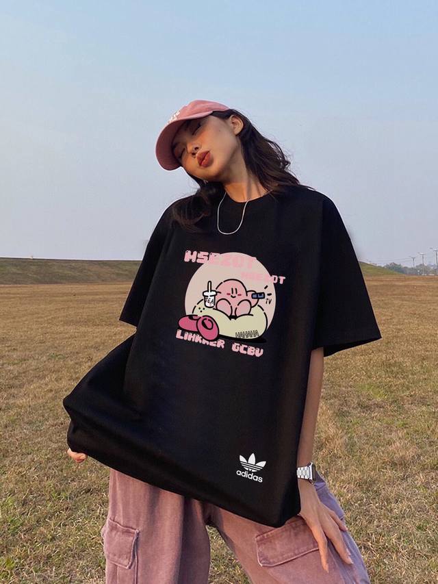 80 260G重磅纯棉 Adidas 三叶草 星之卡比联名系列 短袖T恤 男女同款 情侣款 面料工艺： 1.260G重磅纯棉，100%棉，恰到好处的克重，上身有