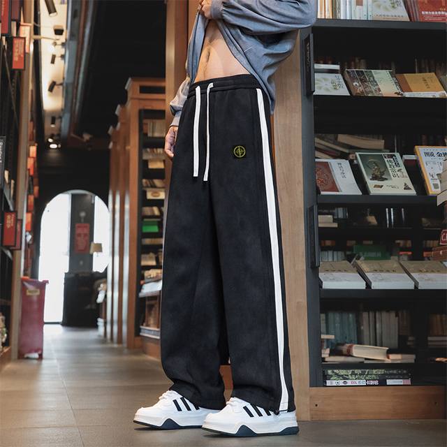 130 Stone Island 石头岛卫裤，海外专柜休闲裤，高品质拖地裤，个性设计，小红书主播推荐，上身质感满满，版型立体，完美修饰腿型，可随意日常搭配，不费