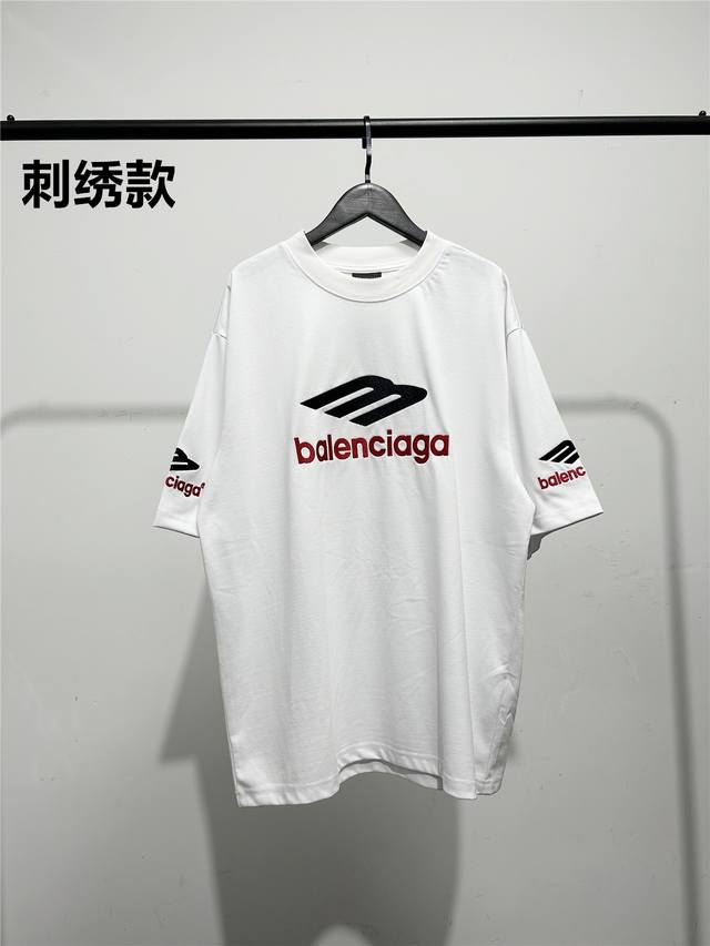 高版本，质量很好！原版包装，柜子最新款领标！巴黎世家 Balenciaga男女同款大刺绣品牌Logo字母短袖T恤！此款尺码偏大，最小Xs穿到140斤左右！最大