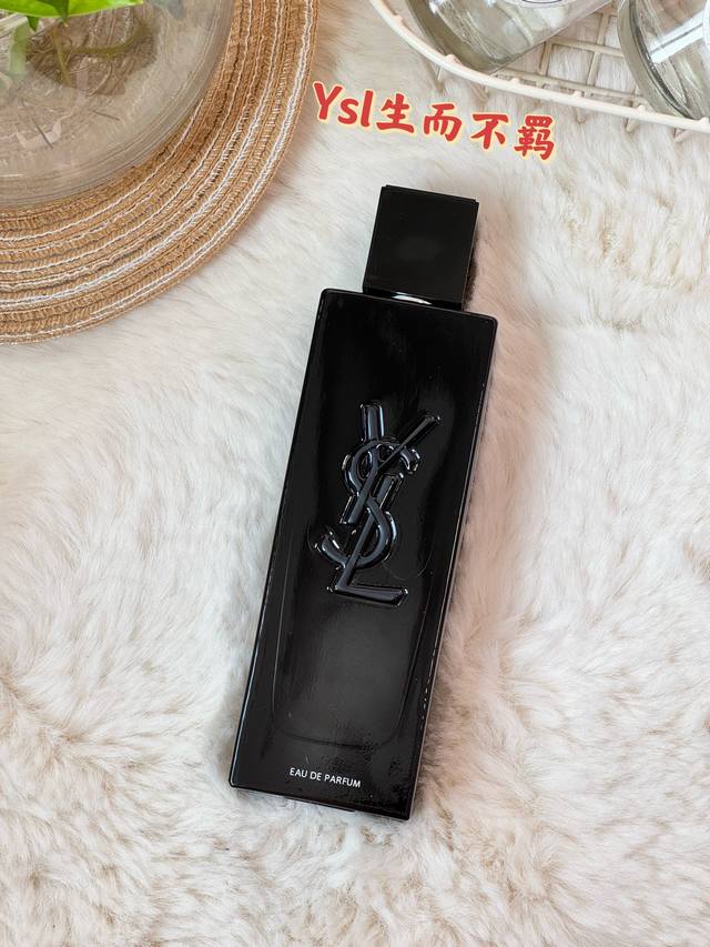 专柜原单！ 配手提袋 圣罗兰生而不羁男士香水100Mledp！ 全地球乃至全世界最性感的男香就是它了！！ 掌柜重磅推荐给大家！正儿八经的渠D货源！每盒都带全球购