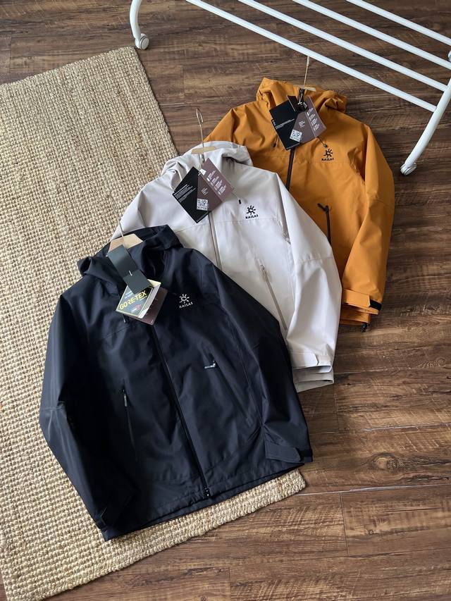 P390 凯乐石全压胶硬壳冲锋衣，无惧风雨，征服极境的全天候守护者！核心科技，铸就专业防护！搭载Gore-Tex 3L防水科技，通过22M全衣接缝压胶工艺，实现