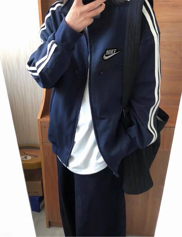 120 耐克Nike两条杆口袋青色开衫卫衣外套情侣款 原版品质 采用超柔华棉材质 所有商品都有专业质检师傅 做到每个细节线头处理干净 做工次品不整齐的地方都会挑
