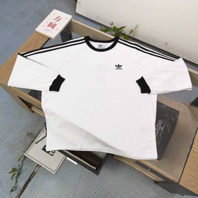 上新140 款号：Dg25620 2025新款Adidas阿迪达斯经典三道杠刺绣莲花三叶草Logo图案绣花休闲情侣宽松长袖T恤，小红书爆款，定制面料280克双纱