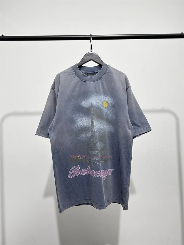140 高版本，质量很好！原版包装，柜子最新领标！巴黎世家 Balenciaga男女同款夜景巴黎短袖T恤！此款尺码偏大，最小Xs穿到145斤左右！最大穿到220