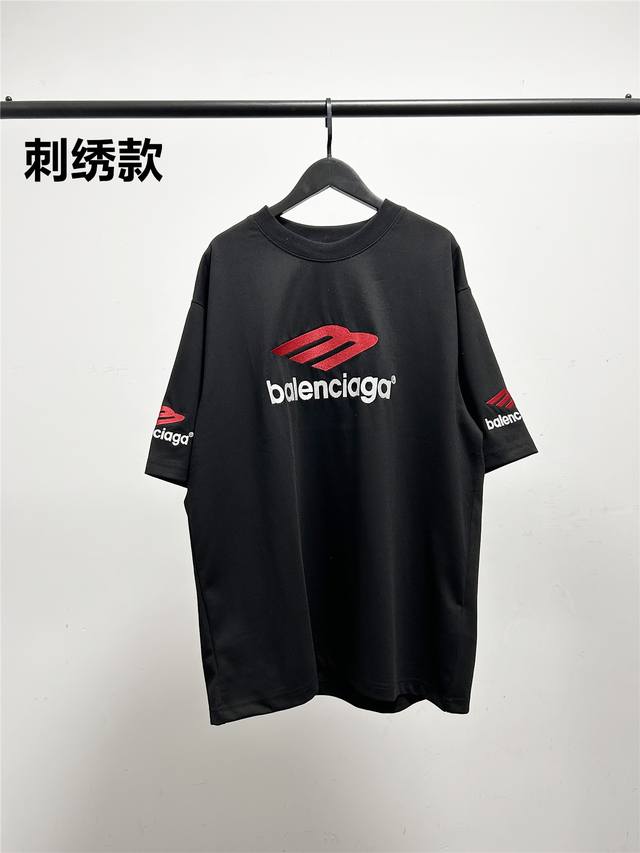 140 高版本，质量很好！原版包装，柜子最新款领标！巴黎世家 Balenciaga男女同款大刺绣品牌Logo字母短袖T恤！此款尺码偏大，最小Xs穿到140斤左右