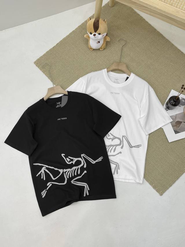 90 Arc'teryx-始祖鸟印花宽松短袖男女款时尚百搭透气休闲纯棉T恤 新款大鸟图案小字母印花短袖T恤 ，当下潮流圈最受欢迎的户外神级 始祖鸟 ，现在一件基