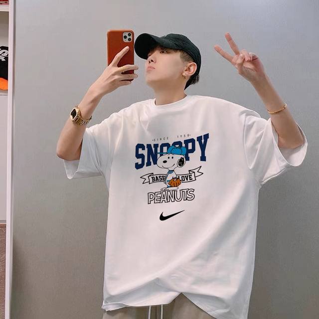80 260G重磅纯棉 Nike 耐克 Snoopy 史努比联名系列 复古时尚 短袖T恤 男女同款 半袖 情侣款 面料工艺： 1.260G重磅纯棉，100%棉，
