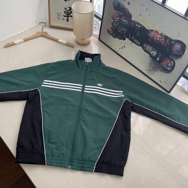 170 三叶草同款重工刺绣春季薄款夹克外套，3D立体剪裁，上身挺阔有型，版型宽松，遮肉显瘦，完美修饰身形，硬核机能风！一众明星网红同款，兼顾颜值和功能！ 尺码