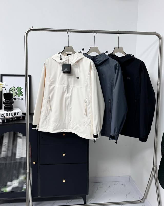 190 Kolon Sport 可隆25Ss新品应季外套！！ 采用了先进的E3D剪裁技术，提供卓越的舒适性和灵活性。 3D剪裁技术基于人体工程学原理，三维立体设