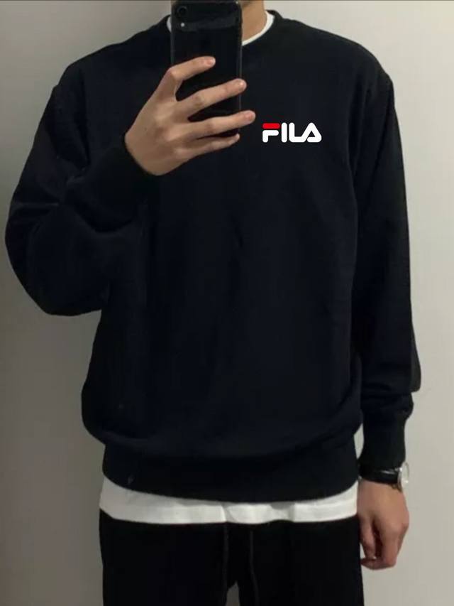 120 Fila 斐乐经典小标春季圆领卫衣 甄选新疆华棉面料 柔软舒适 手感软糯细腻 高克重 上身充满质感 非常轻便舒适 运动宽松版型不紧身 轻松驾驭无压力 采