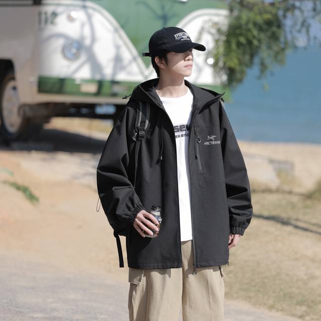 170 Arc'teryx始祖鸟日系户外斜拉链登山服冲锋衣夹克外套，男女同款，防风连帽衫柔软舒适，强劲防风，简洁设计，经典印花Logo，透气、抗静电功能，能够应