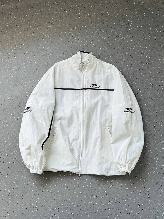 220 Balenciaga 巴黎世家 25Ss 3B明星走秀款拼接冲锋衣外套 官网同步 面料采用塔丝隆冲锋衣面料原版一致 加三防涂层工艺 防水必备 内里高密度