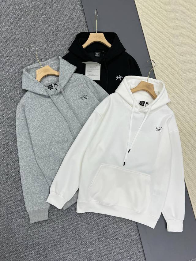 120 Arc'teryx始祖鸟春季新款男女情侣款休闲运动连帽套头卫衣！ 穿梭在都市与自然，感受始祖鸟带来的魅力， 置身自然之间，习得纯粹本真的幸福！ 棉质混纺