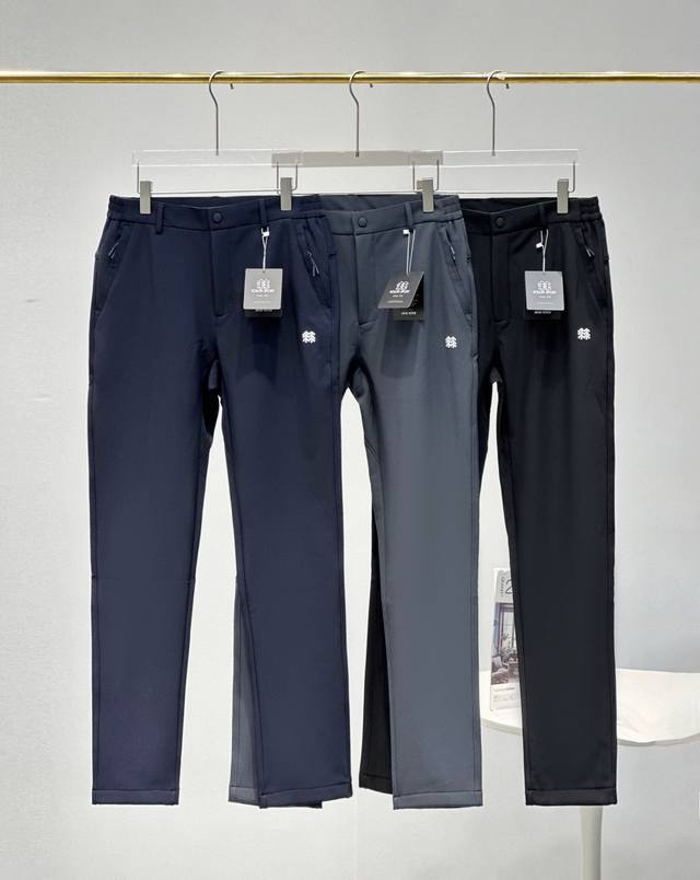 180 Kolon Sport科隆新款 多功能防泼水户外直筒加绒加厚软壳冲锋裤 大口袋方便存放，腰两侧松紧更易于穿脱 裤子的版型线条感，更加能修饰腿型，全身多处
