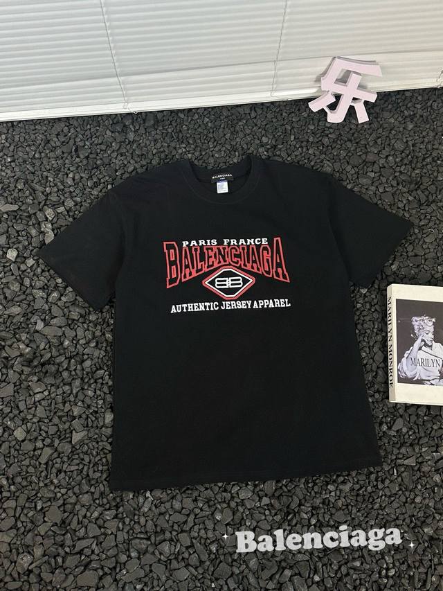 110 - 巴黎世家 Balenciaga 24Ss夏款经典双B红色字母印花短袖T恤 热度款Tee！潮男潮女必备单品！可随意穿搭！对色对位直喷工艺！图案呈现出来