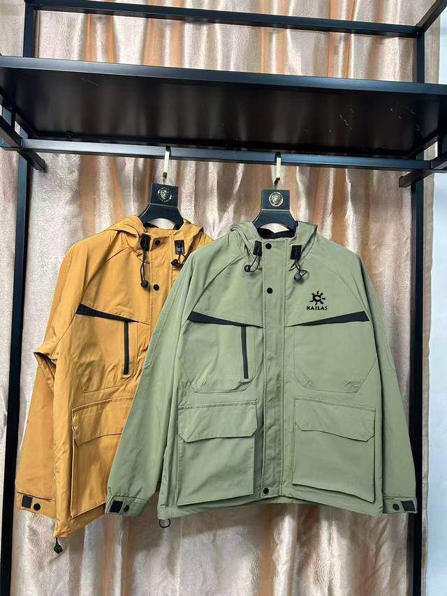 210 Kailas凯乐石 连帽户外运动软壳防风外套 经典款 新品，春季连帽风衣外套！舒适度很优秀！ 情侣款休闲运动防水冲锋衣 防水:级别达到A9953荷叶水珠