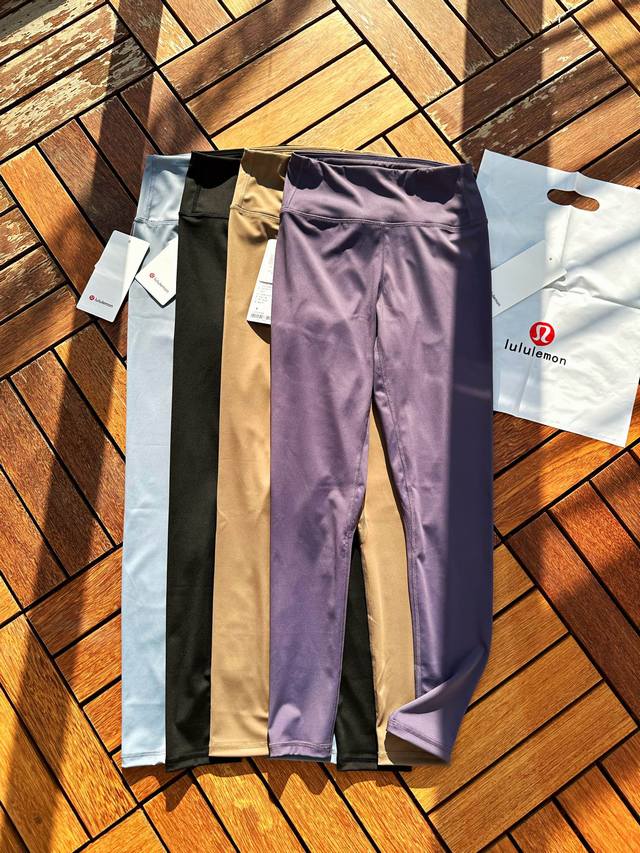 110 Lululemon露露女士高腰提臀紧身瑜伽裤长裤 裸感包裹 弹力有型 颜色:黑色 ，蓝色，卡其，紫色 尺码:4，6，8，10 真正做到弹力贴身 穿出纤细