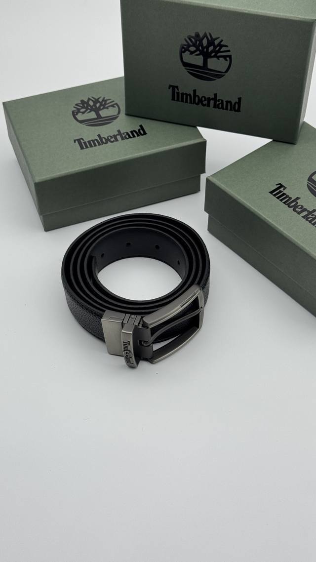 100 开春新品 纯原好货 2025开春专柜最新款 添柏岚 Timberland 针扣荔枝纹皮腰带来喽 真的是质感满满 这次新款采用了超有质感的荔枝纹真皮带身