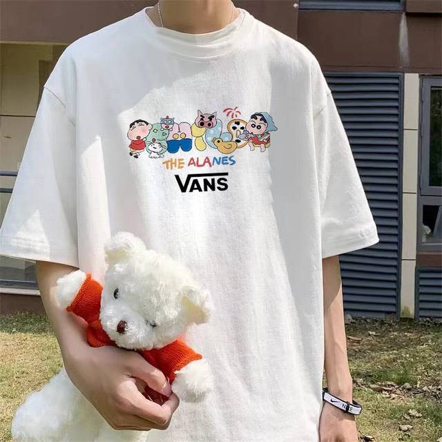 80 260G重磅纯棉 25Ss Vans 万斯 蜡笔小新 联名 短袖T恤 男女同款 半袖 情侣款 面料工艺： 1.260G重磅纯棉，100%棉，恰到好处的克重